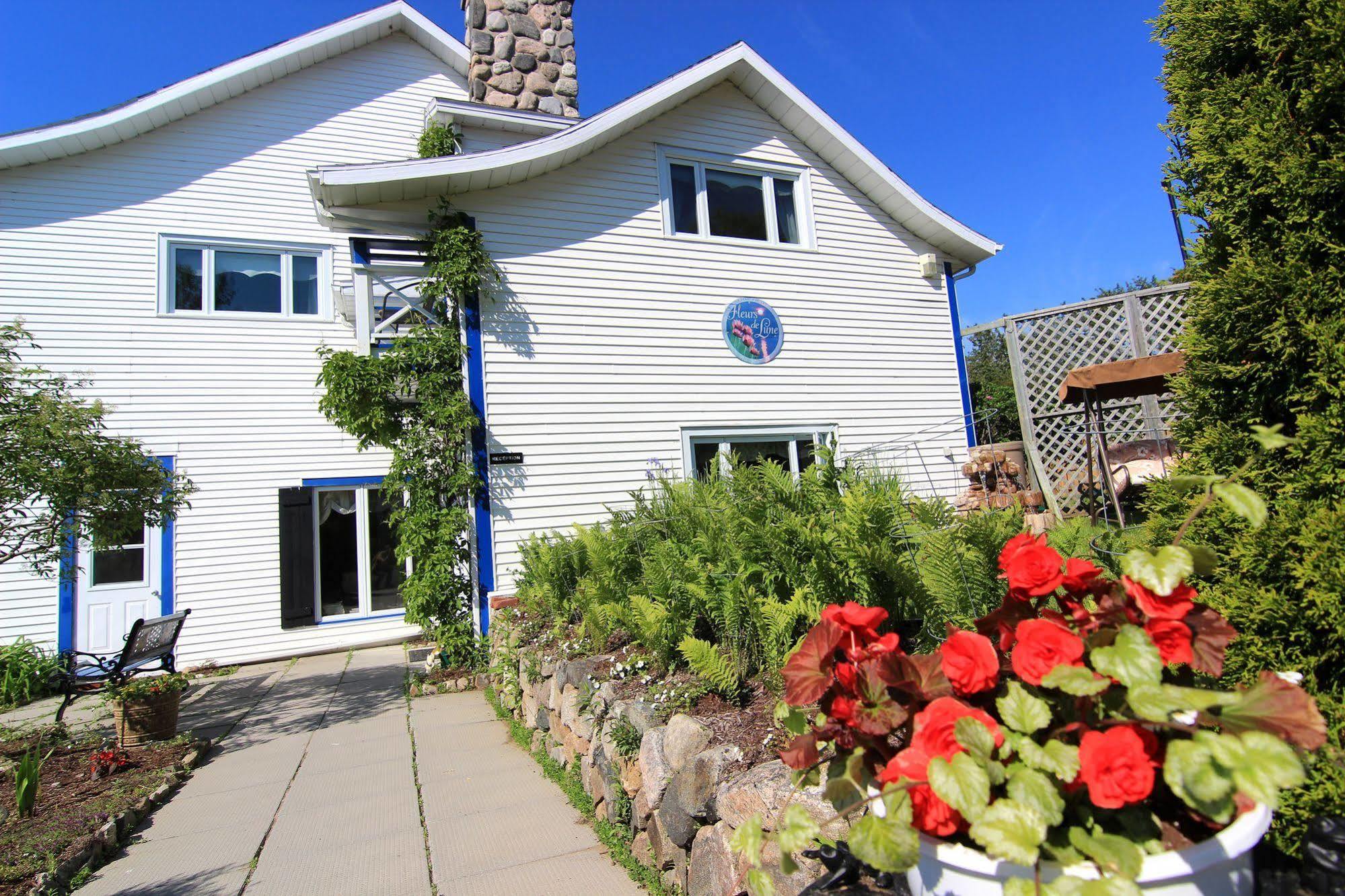Auberge Fleurs De Lune La Malbaie Exterior photo